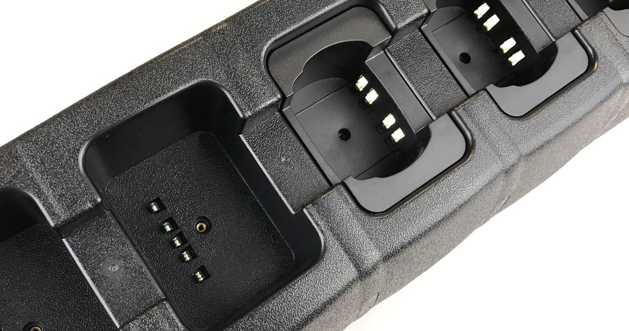 6 Bank Charger for Motorola XTS 1500/ XTS 2500 Series Radio - Image 3